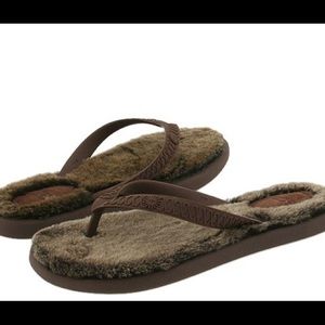 UGG Sandals Fuzzy Brown